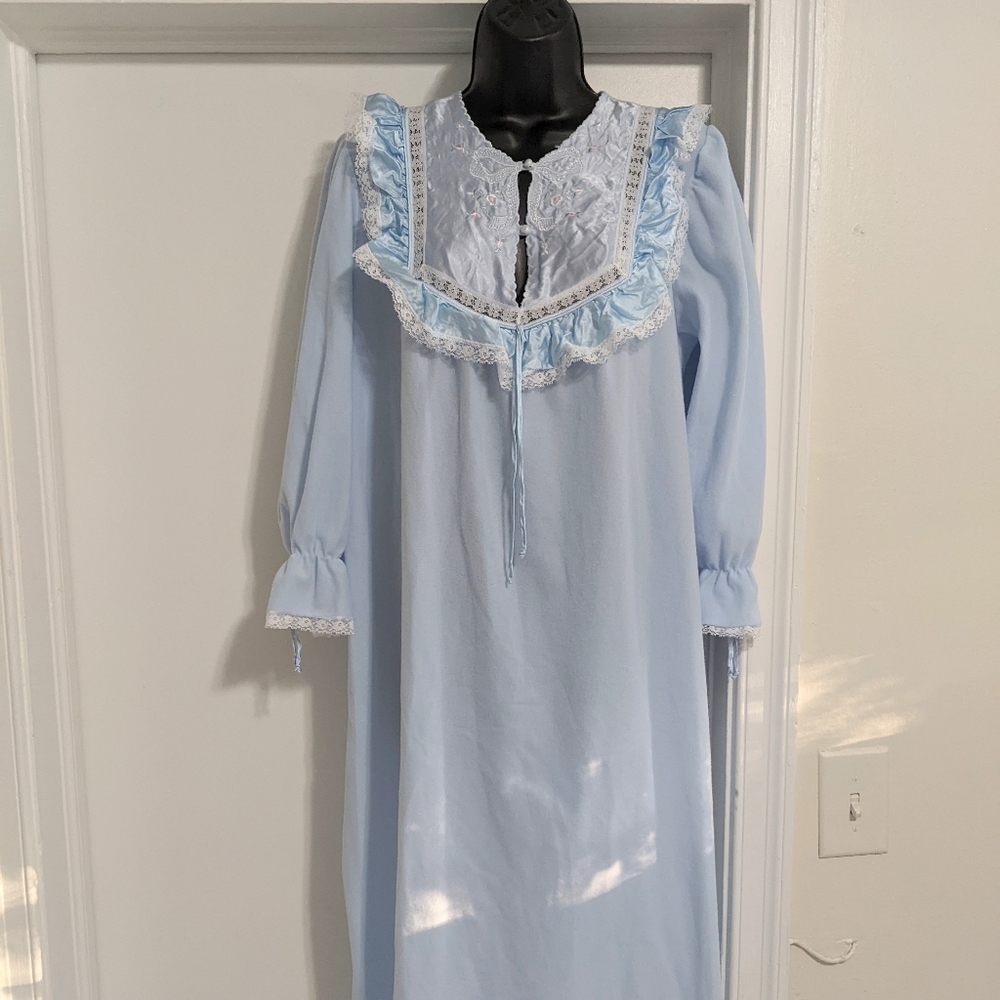 Vintage fleece Ilise Stevens lace nightgown